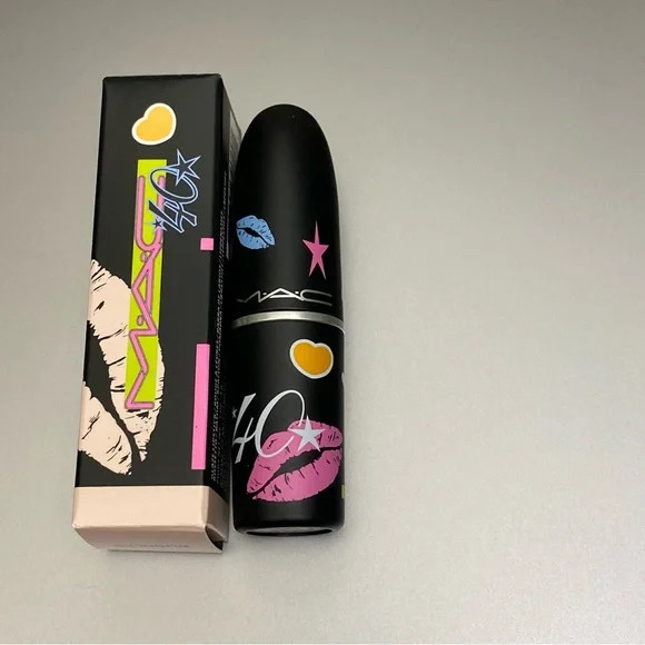 MAC Bringbacks “Bubbles” Lipstick - Picture 3 of 8